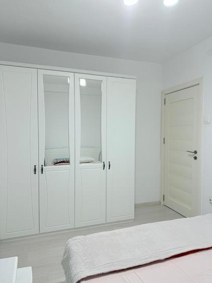 Apartament cu 3 camere semidecomandat, mobilat în Grivița