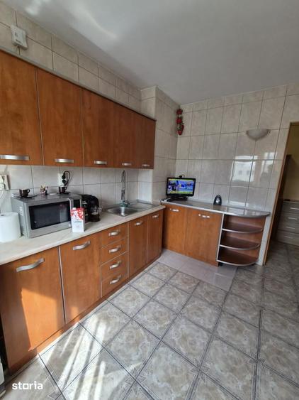 Apartament cu 3 camere decomandat în Dristor