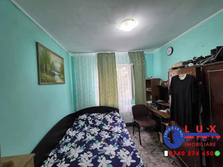 Apartament cu 3 camere semidecomandat în Babadag
