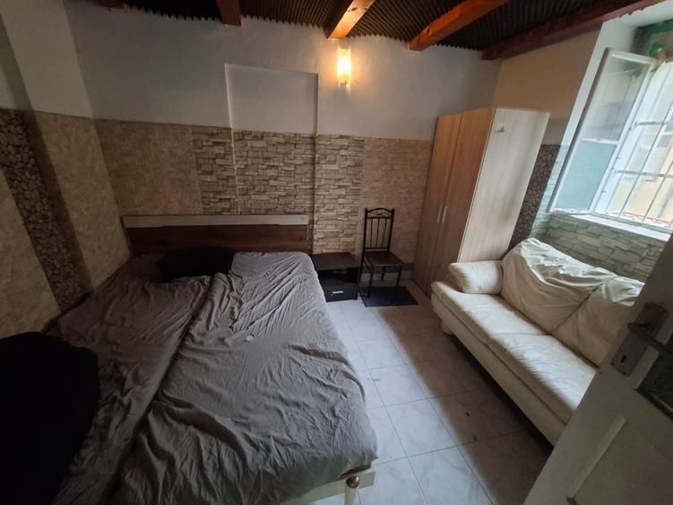 Apartament cu 6 camere semidecomandat în Central
