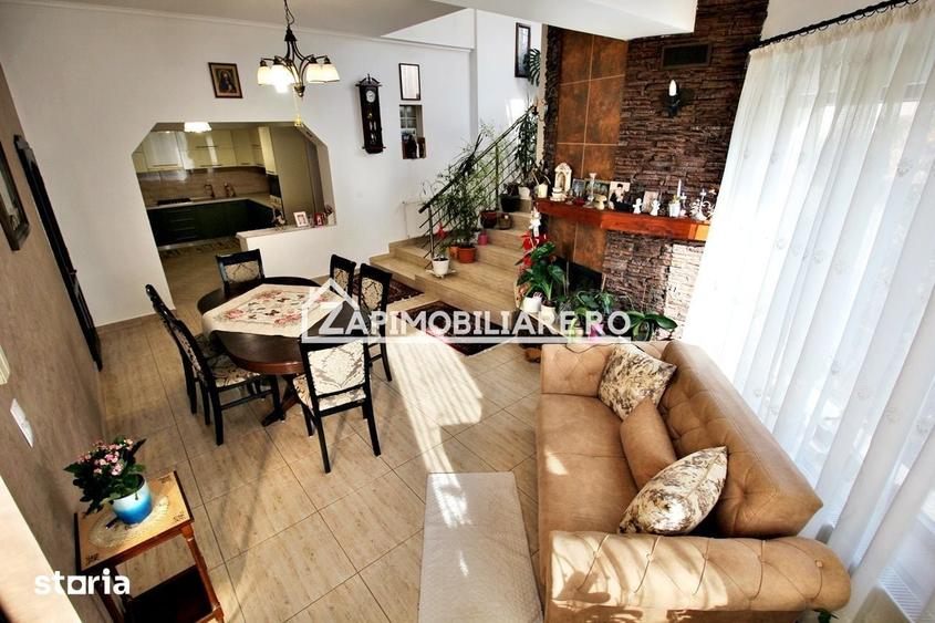 Casă cu 8 camere cu Teren 1100 Mp în Sântana de Mureș