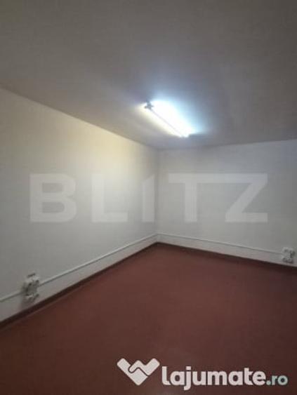 Apartament cu 3 camere decomandat în Micro 4