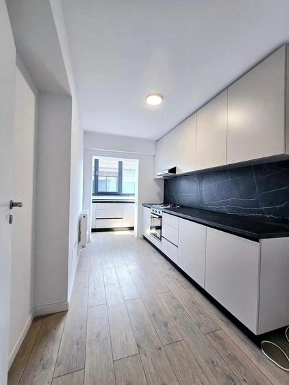 Apartament cu 4 camere decomandat în Dobroești
