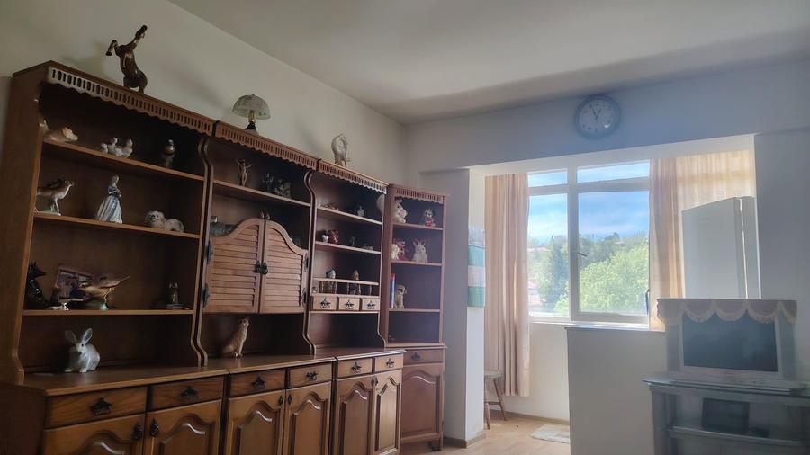 Apartament cu 3 camere semidecomandat în Frumușița