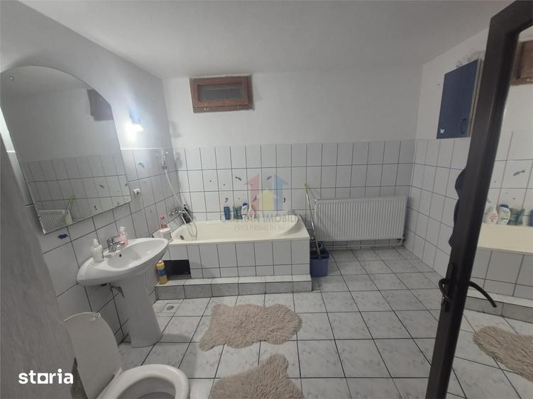 Casă cu 5 camere cu Teren 200 Mp în Școlilor