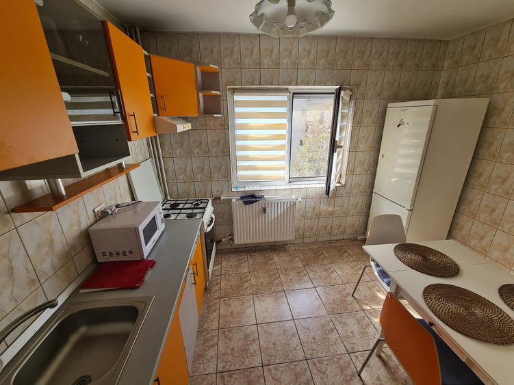 Garsonieră decomandată, mobilată în Unirii