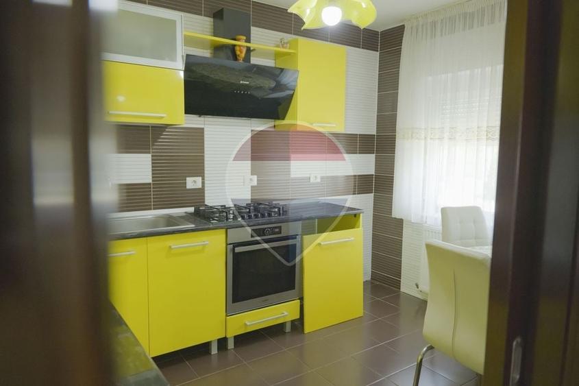 Casă individuală cu 7 camere cu Piscina în Girov