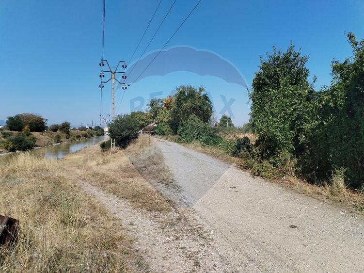 Teren agricol intravilan de 1035 mp, în Nord