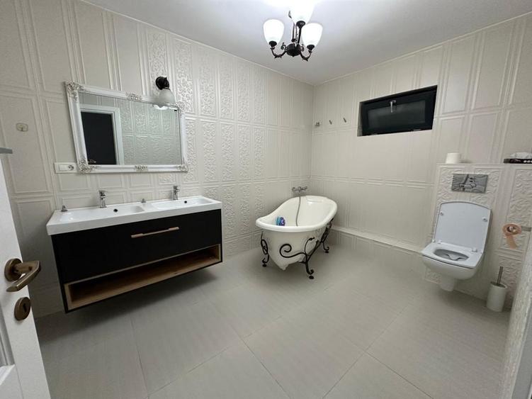 Casă cu 3 camere cu Teren 200 Mp în Central