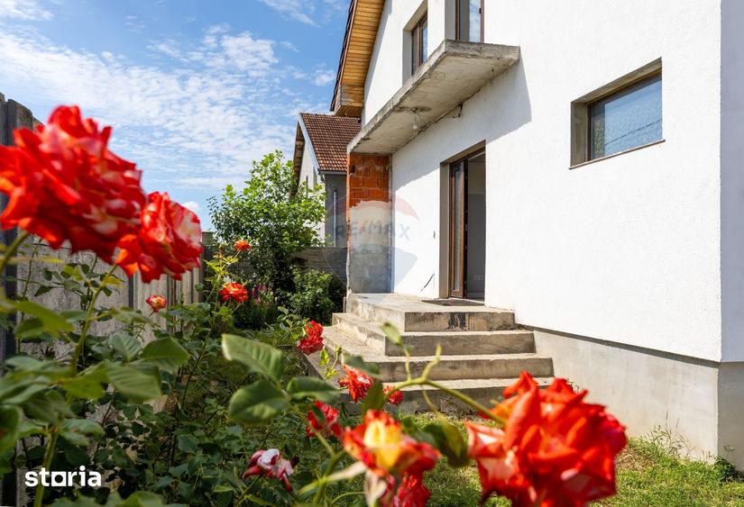 Casă cu 5 camere cu Teren 620 Mp în Macea