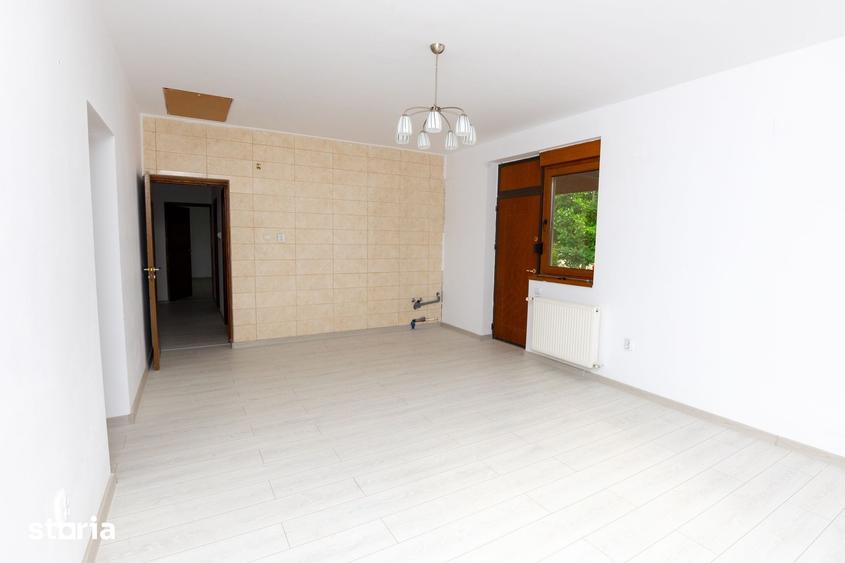 Casă cu 5 camere cu Teren 1029 Mp în Bezdead