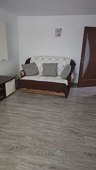 Apartament cu 2 camere decomandat în Băceni