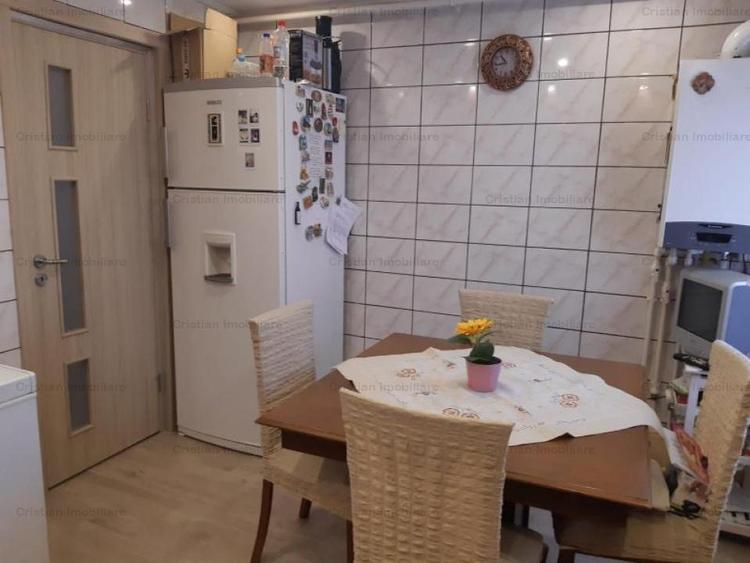 Apartament cu 2 camere semidecomandat în Buzaului