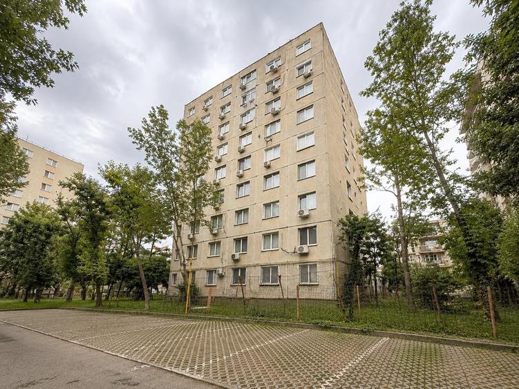 Apartament cu 4 camere decomandat în Teiul Doamnei
