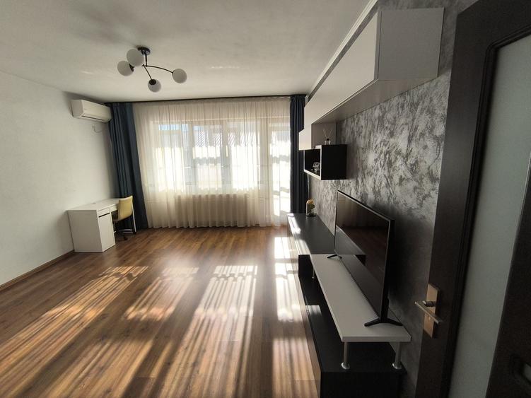 Apartament cu 2 camere decomandat în Roșu