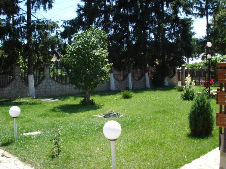 Casă individuală cu 9 camere cu Piscina în Central