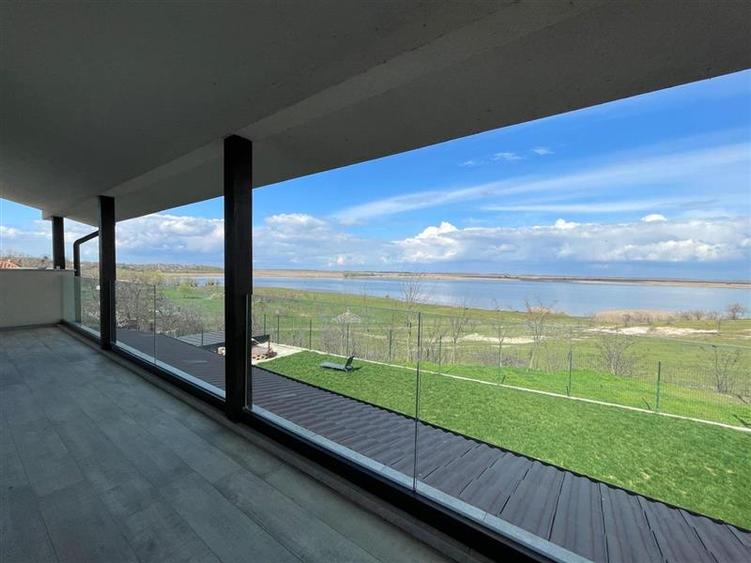 Casă individuală cu 4 camere cu Teren 1530 Mp în Somova