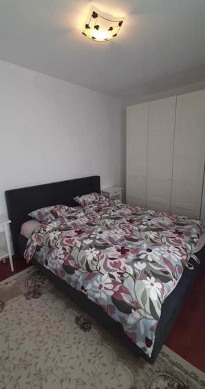Apartament cu 3 camere decomandat în Drumul Taberei