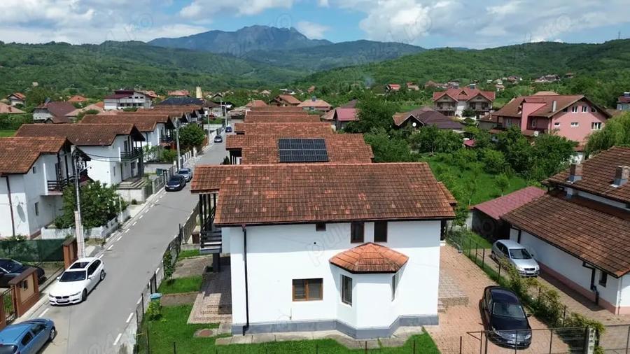 Casă cu 5 camere în Jiblea Veche