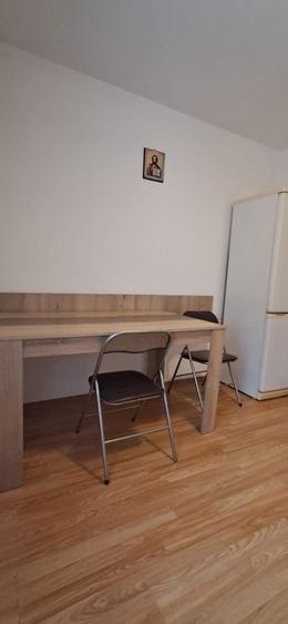 Apartament cu 2 camere semidecomandat în Craiovița Nouă
