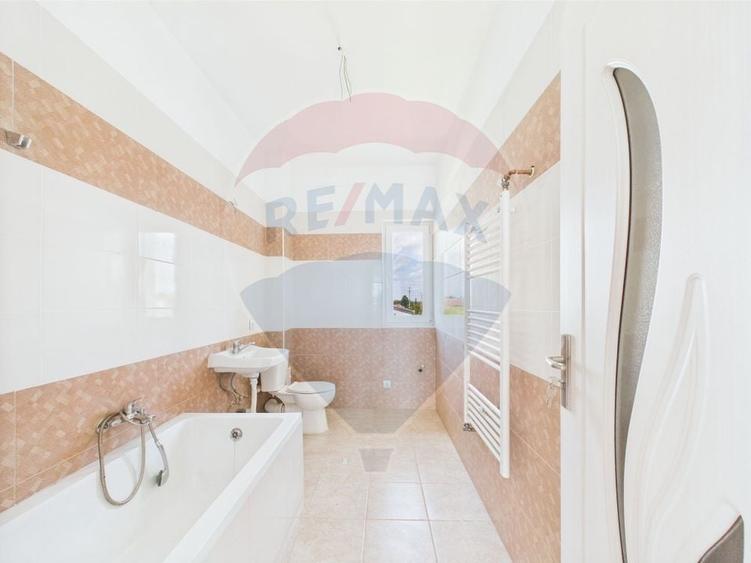 Apartament cu 3 camere semidecomandat în Nord-Vest