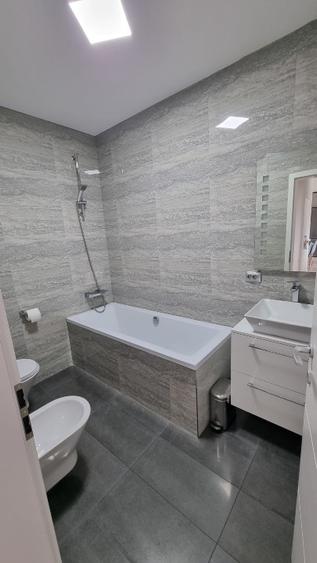 Apartament cu 3 camere decomandat în Florești