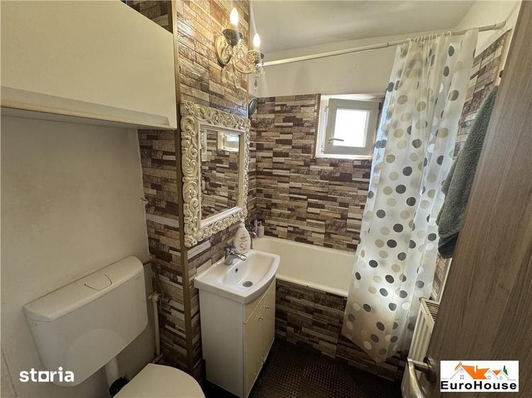 Apartament cu 3 camere decomandat în Cetate