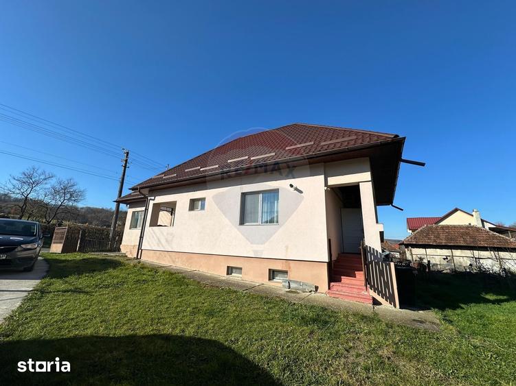 Casă cu 3 camere cu Teren 2500 Mp în Benesat
