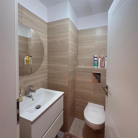 Apartament cu 3 camere semidecomandat, mobilat în Universității