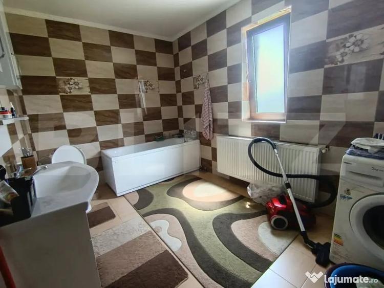 Casă cu 4 camere cu Teren 800 Mp în Central
