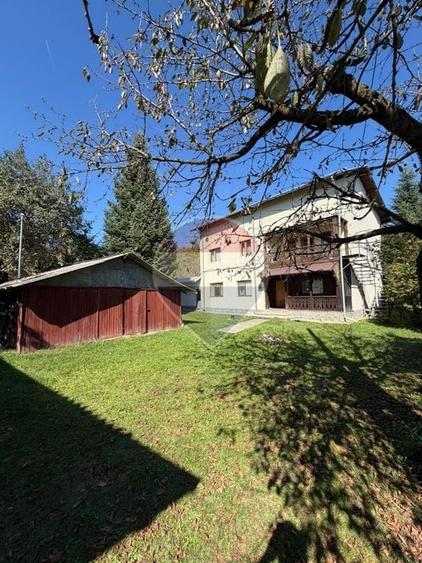 Casă individuală cu 6 camere cu Teren 2208.6398925781 Mp în Breaza de Jos