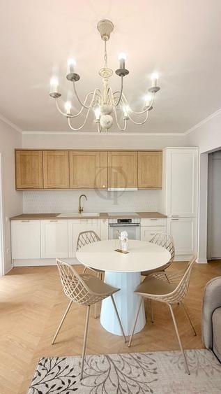 Apartament cu 3 camere semidecomandat în Florești