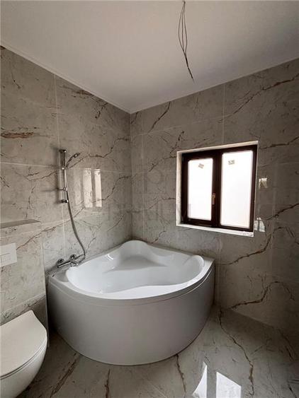 Duplex cu 5 camere cu Canalizare în Moșnița Nouă