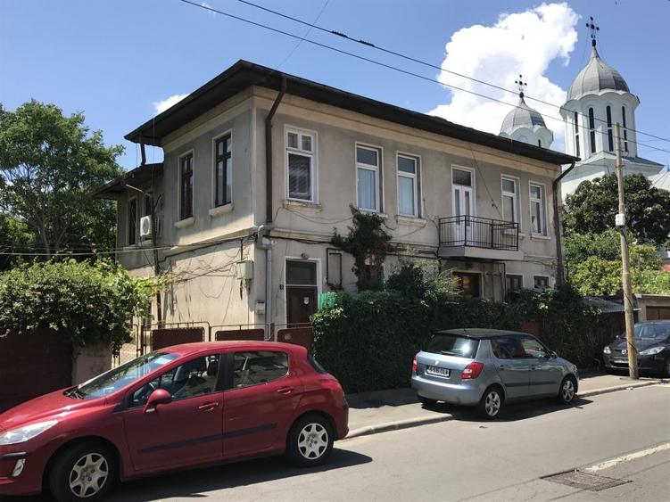 Casă cu 8 camere cu Canalizare în Matei Voievod