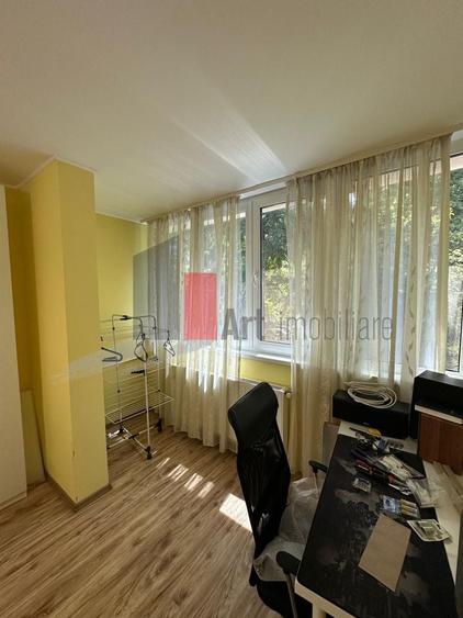 Apartament cu 3 camere decomandat în Drumul Taberei