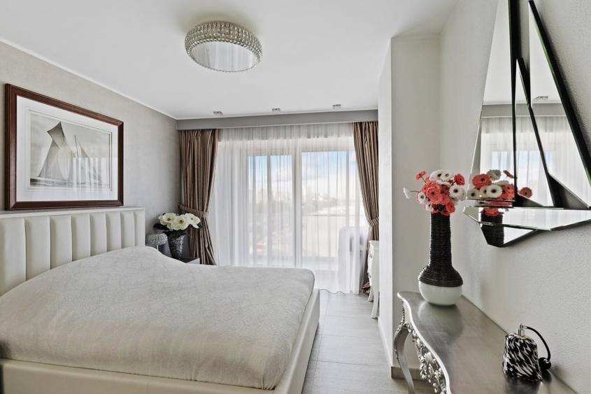 Apartament cu 4 camere decomandat, mobilat în Faleza Nord