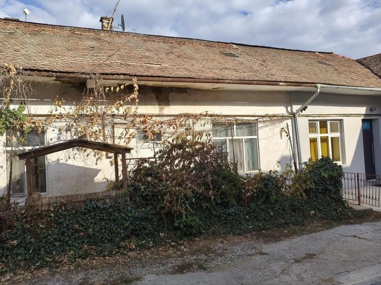 Apartament cu 2 camere semidecomandat în Dosu Bricii