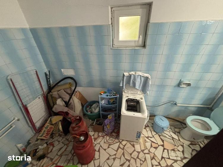 Casă cu 7 camere cu Teren 351 Mp în Sud