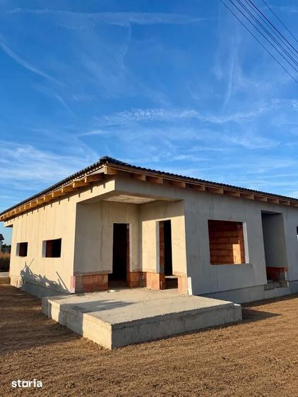 Casă cu 3 camere cu Teren 300 Mp în Bucovăț