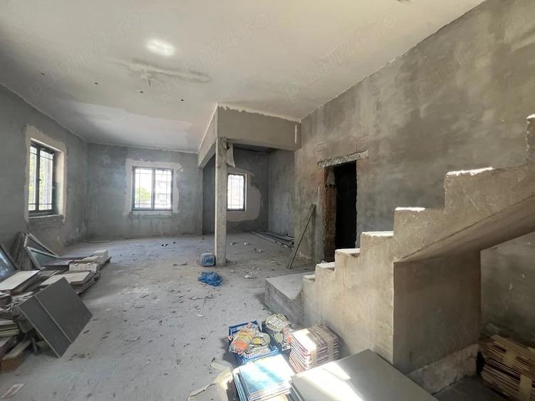 Casă cu Teren 202 Mp în Intim