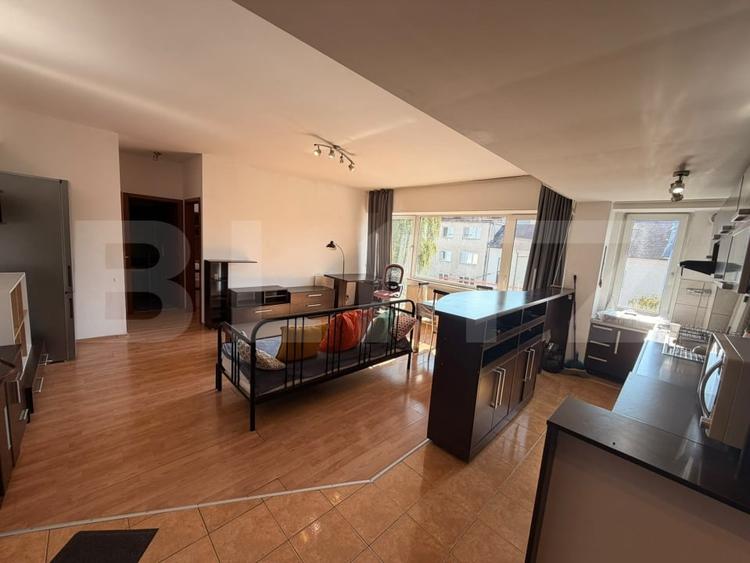 Apartament cu 3 camere semidecomandat, mobilat în Mărăști
