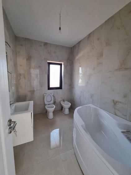 Casă individuală cu 4 camere cu Canalizare în Valea Lupului