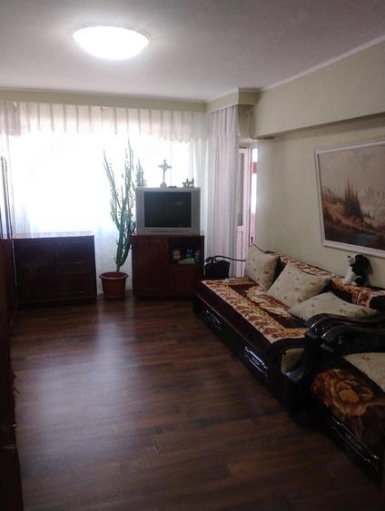 Apartament cu 3 camere decomandat în Barieră