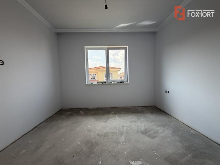 Duplex cu 5 camere cu Canalizare în Dumbrăvița