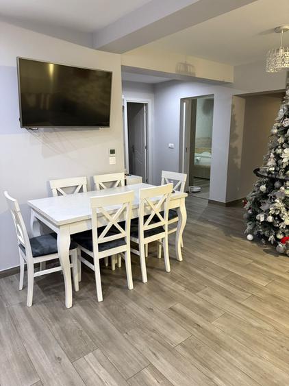 Apartament cu 3 camere decomandat, mobilat în Sud