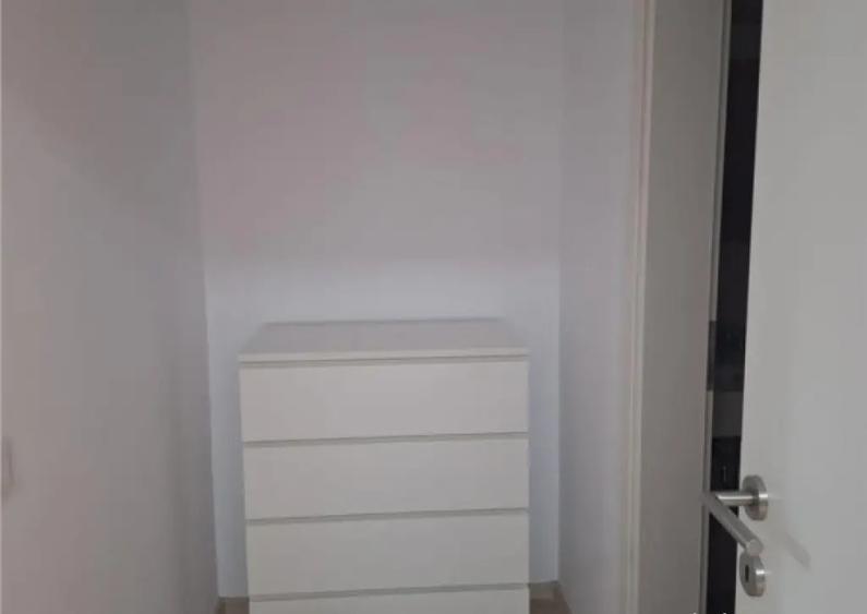 Apartament cu 3 camere decomandat, mobilat în Tractorul