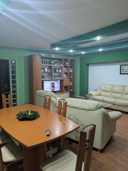 Apartament cu 4 camere decomandat în Central