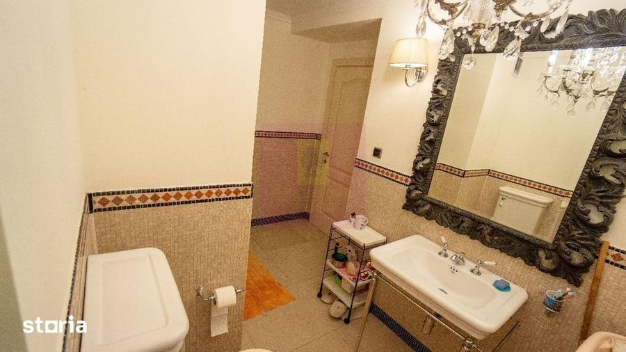 Apartament cu 4 camere decomandat în Clăbucet