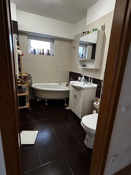 Apartament cu 3 camere decomandat în Ostratu