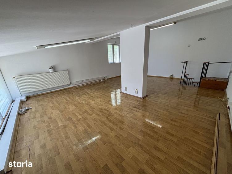 Casă cu 5 camere cu Teren 300 Mp în Vatra Luminoasă